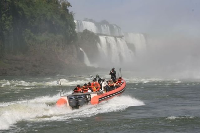 La gran aventura de navegar el Iguazú hasta la boca de la Garganta del Diablo