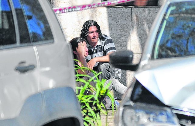 cerca del final. El Pájaro en la escena del crimen de su cuñado Martín Paz. A los ocho meses lo acribillaron.