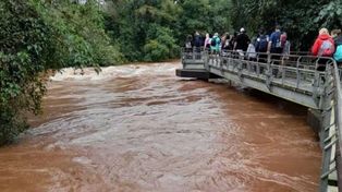 Las cataratas del Iguazú aumentaron su caudal de agua 10 veces más de lo habitual