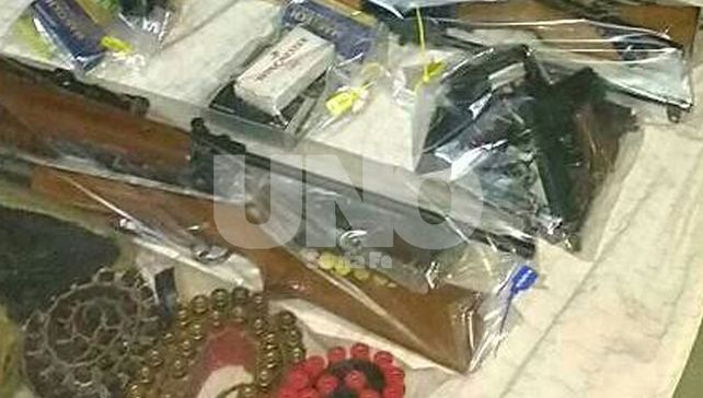 B° La Florida: detuvieron a un hombre que tenía simbología nazi y un arsenal de armas