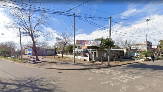 Yamil Alfredo Roldán fue atacado por varias personas en medio de una gresca en las inmediaciones de la plaza de Lozzia y Guillermo Tell.