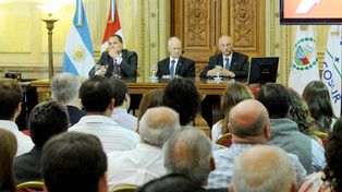 Raúl Lamberto lanzó la convocatoria 2014 del Programa Vínculos