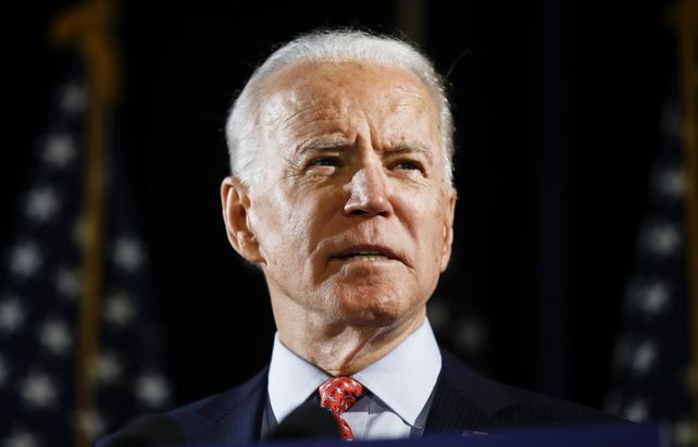 Biden votó por anticipado en Delaware y Trump continuó con la campaña en Arizona