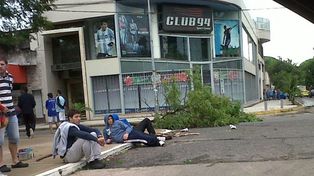 Vecinos indignados con los saqueos cortan Avenida Freyre y Junín