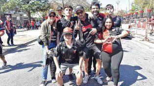Los hinchas de Colón le pusieron color a una nueva edición del Clásico Santafesino