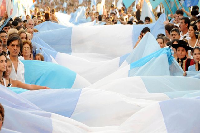 Bonfatti convocó a no politizar el acto del Día de la Bandera