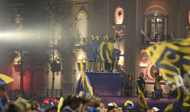 Central campeón: las imágenes de la fiesta gigante que el Canalla armó al pie del Monumento
