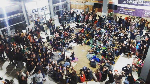 Masiva marcha en Santa Fe por la educación pública y de calidad