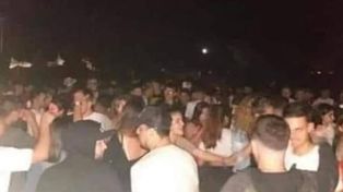 Más de 100 jóvenes en una fiesta clandestina en ¿el cementerio?