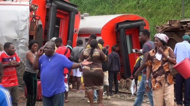 Al menos 75 muertos y 600 heridos en un accidente ferroviario en Camerún