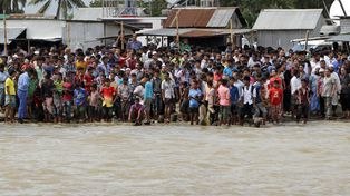 Naufragó un barco con 250 pasajeros a su paso por el centro de Bangladesh