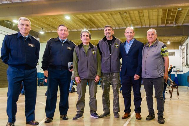 Roberto Saravia, Daniel Clementz, José Conte, Julio Vieyra, Fabián Vavolio y Eugenio Fernández.  
