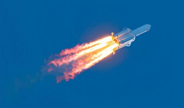 China garantiza que son extremadamente bajas las chances de que su cohete cause daños al caer