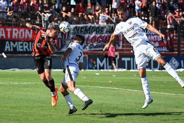 El juego entre Patronato y Colón se disputó con ambas parcialidades.&nbsp;