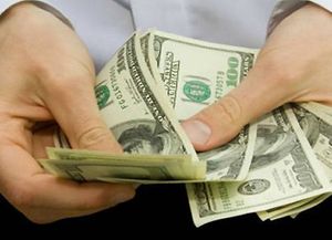 El dólar alcanzó los 25,80 pesos en Santa Fe y ahora ponen cupos