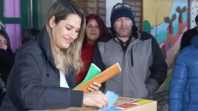 carolina-losada-paso-votar-rosario-votojpg
