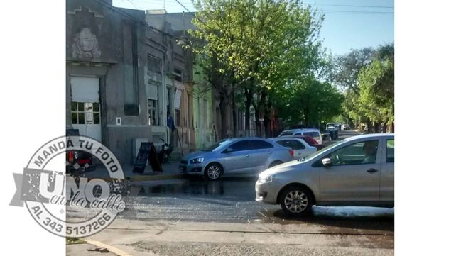 Derroche de agua en edificio municipal