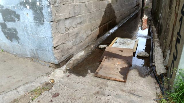 La entrada al pasillo de Lima y Cerrito donde cayeron abatidos los dos jóvenes de 16 y 18 años.
