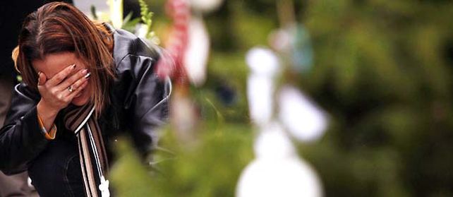Tragedia y Dolor. La comunidad de Newtown no alcanza a comprender las razones de semejante atrocidad.