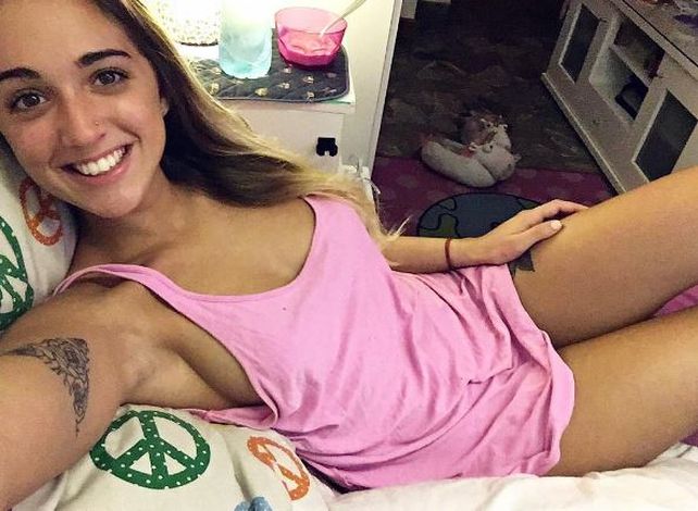 La preciosa rubia que busca el corazón del goleador argentino