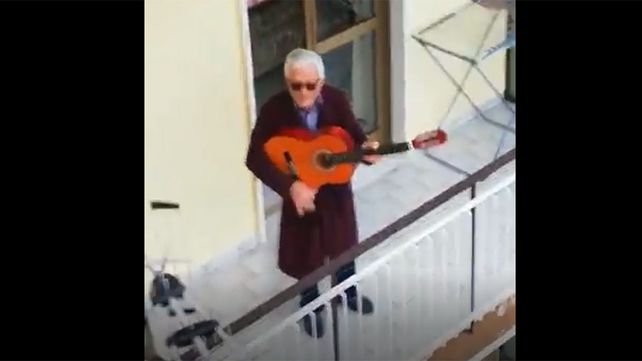 Italia: Música desde los balcones en el corazón de la pandemia