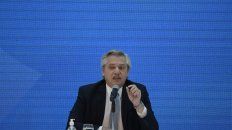 El presidente presentó el plan junto a gobernadores y sindicalistas. El presidente presentó el plan junto a gobernadores y sindicalistas.