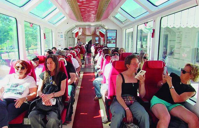 El Tren Solar de la Quebrada es el primer tren tur&iacute;stico 100% sustentable de Latinoam&eacute;rica, impulsado por energ&iacute;a solar y bater&iacute;as de litio.