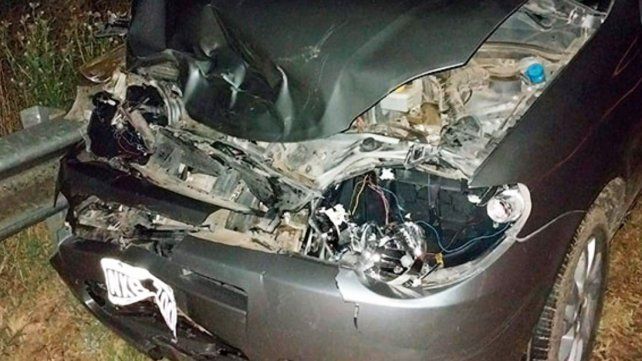 Automóvil impactó contra un ternero que se le atravesó en la ruta 20 del Departamento UruguayFM Riel.