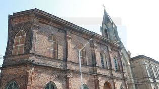 Parroquia. Se ubica en calle Italia 370 y su advocación es Nuestra Señora de los Dolores.