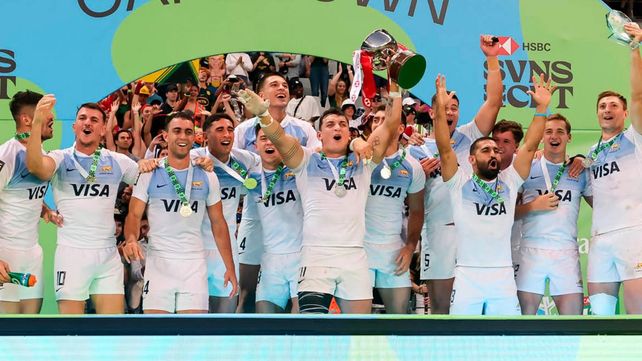 Los Pumas 7s festejaron su primer título en Ciudad del Cabo y el séptimo para Argentina.