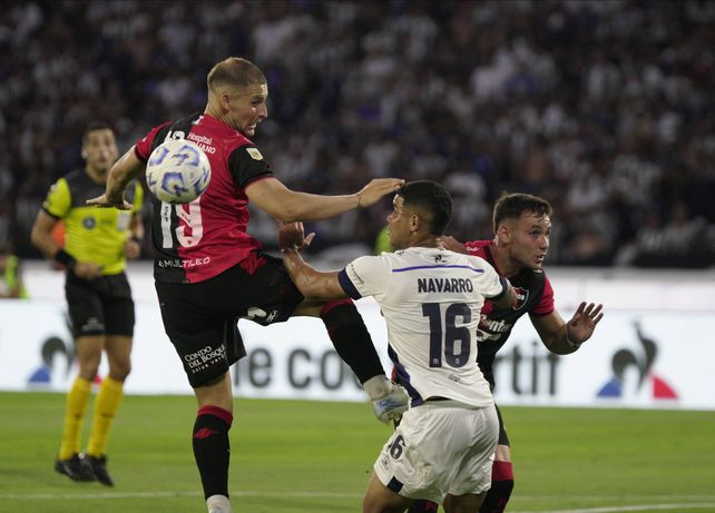 Miljevic se enojó porque el técnico Soso lo sacó en el entretiempo frente a Talleres en Córdoba. &nbsp;