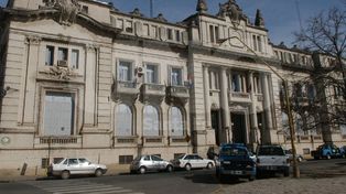 Detectan una reiterada maniobra de corrupción y allanan la Jefatura provincial