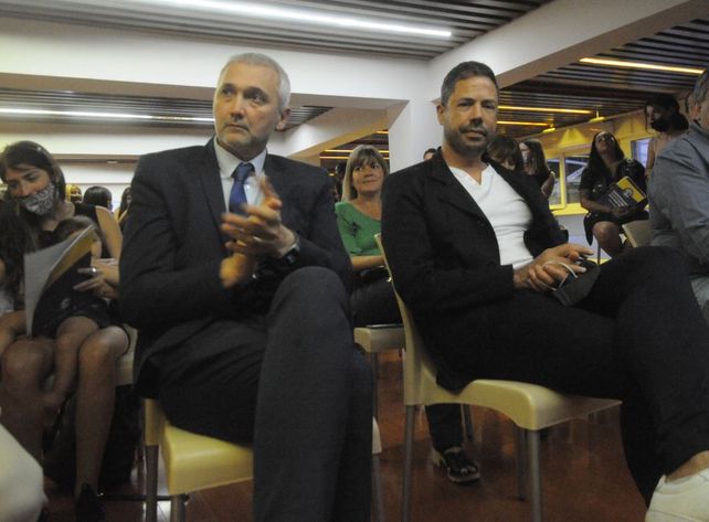 ¿A la par? Carloni y Di Polli9na parecen cada vez más distanciados.