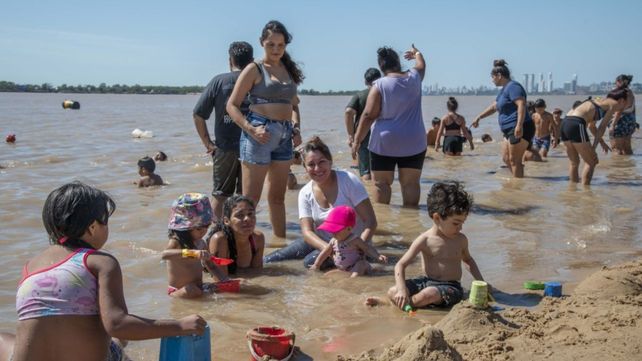 Festival de Verano de los Centros Cuidar 2025 en el balneario La Florida.