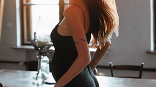 Una modelo anunció que tendrá un hijo con un tenista Top 10 pero que no compartirá la tenencia