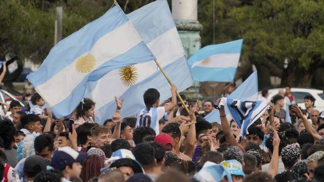 La fiesta del fútbol se armó en el Monumento a la Bandera