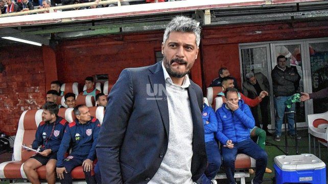 Gustavo Munúa con mayor recambio en el plantel no logra darle un funcionamiento al equipo.