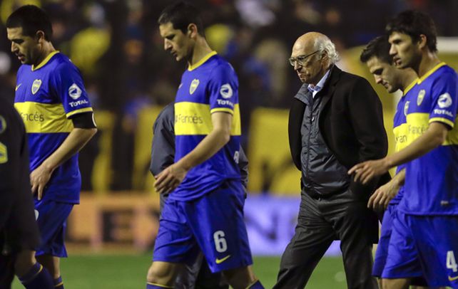 Disconforme. Bianchi se retira con gesto adusto tras la derrota con Newell’s