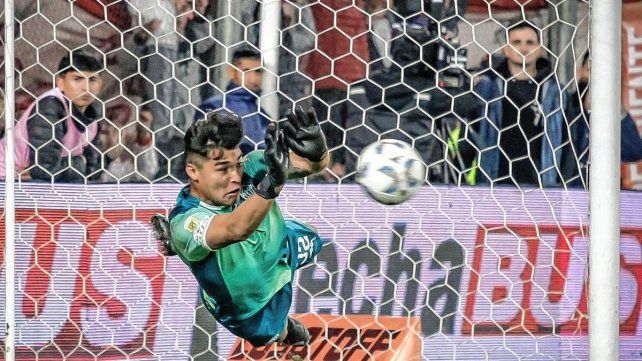 Huracán ganó gracias a la labor de su arquero