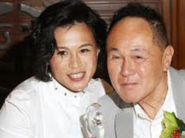 Un magnate ofrece US$130 millones para que se casen con su hija lesbiana