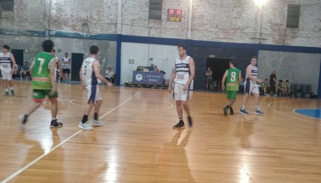 Torneo Oficial A2: Kimberley goleó a Centenario en un pendiente