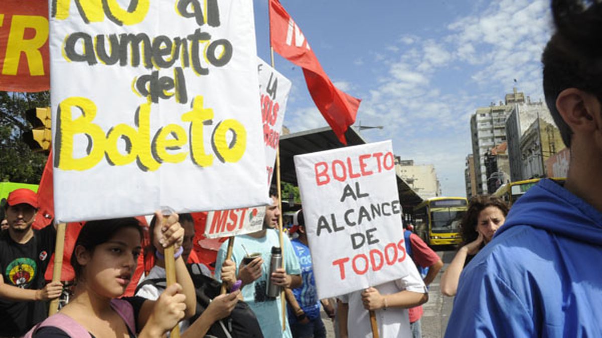 El aumento del boleto era necesario para fortalecer el servicio y ...