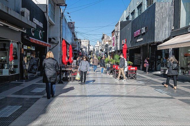 Paraná: avanzan trabajos de demarcación y recambio de cartelería.