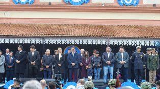 Gualeguaychú: docentes protestaron en pleno acto patrio y Mauricio Davico respondió