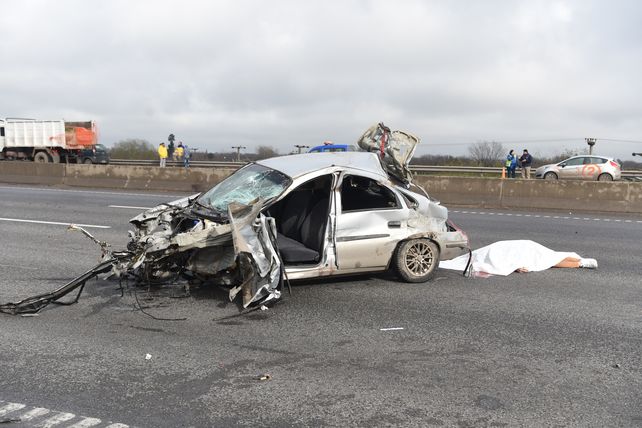Identificaron al conductor del auto que murió esta mañana en Circunvalación