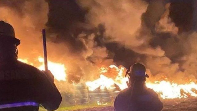 Se quemaron tres mil neumáticos de seguridad en un incendio intencional en el autódromo