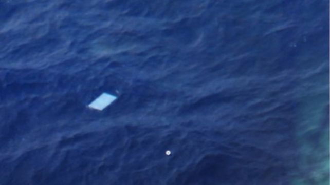 Uno de los objetos avistados desde los aviones que una vez rescatado se corroboró que no pertenecía al avión de Malaysia Airlines.