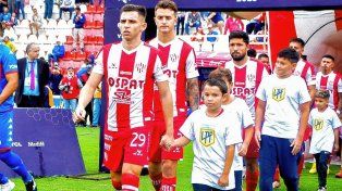 El delantero de Unión Daniel Juárez, fue operado este sábado en su rodilla derecha