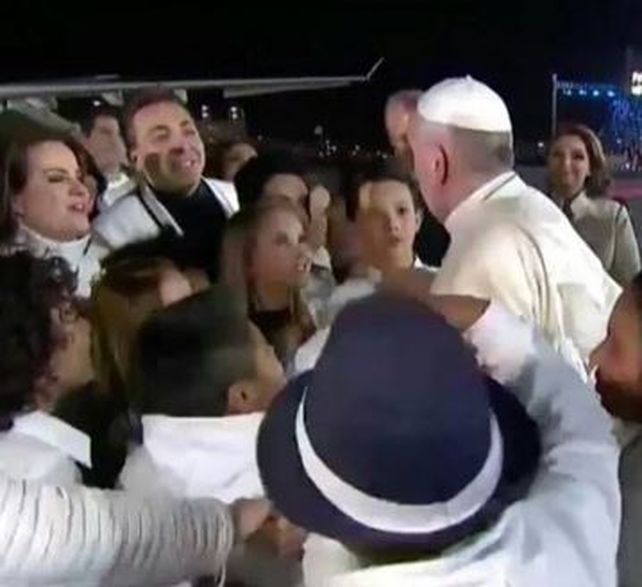 El Papa fue recibido en México por Cristian Castro que dedicó una canción especial