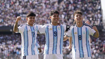 Argentina venció a Perú en fútbol y jugará por el oro ante Paraguay